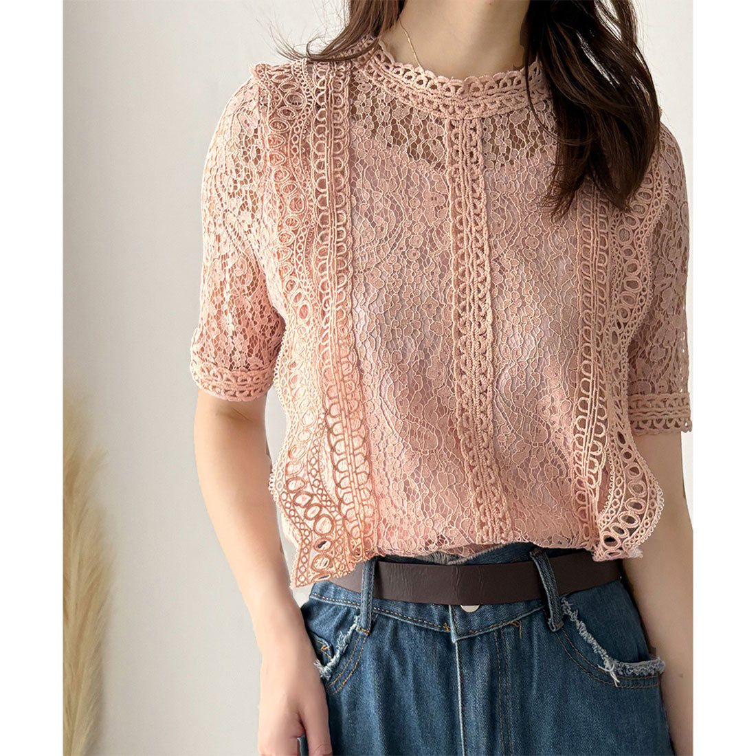 デューリリー Dewlily ラウンドネック半袖レースシャツ レディース 韓国 カジュアル 半袖 トップス かわいい おしゃれ 着回し お出かけ 透け感 抜け感 上品 春 夏 花柄 (ブラック) ブラック