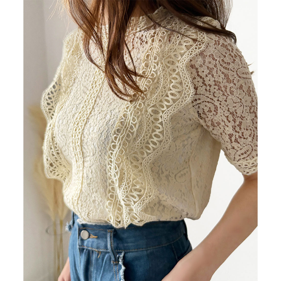 デューリリー Dewlily ラウンドネック半袖レースシャツ レディース 韓国 カジュアル 半袖 トップス かわいい おしゃれ 着回し お出かけ 透け感 抜け感 上品 春 夏 花柄 (ブラック) ブラック