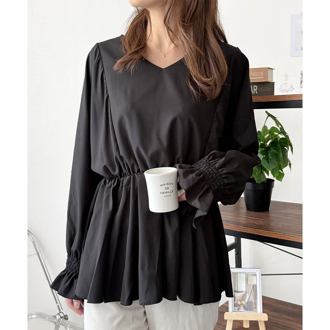 デューリリー Dewlily Vネックギャザーブラウス レディース 韓国 ギャザー 長袖 シャツ シンプル 大人 上品 カジュアル ゆったり 無地 春 夏 秋 トップス おしゃれ (ブラック) ブラック