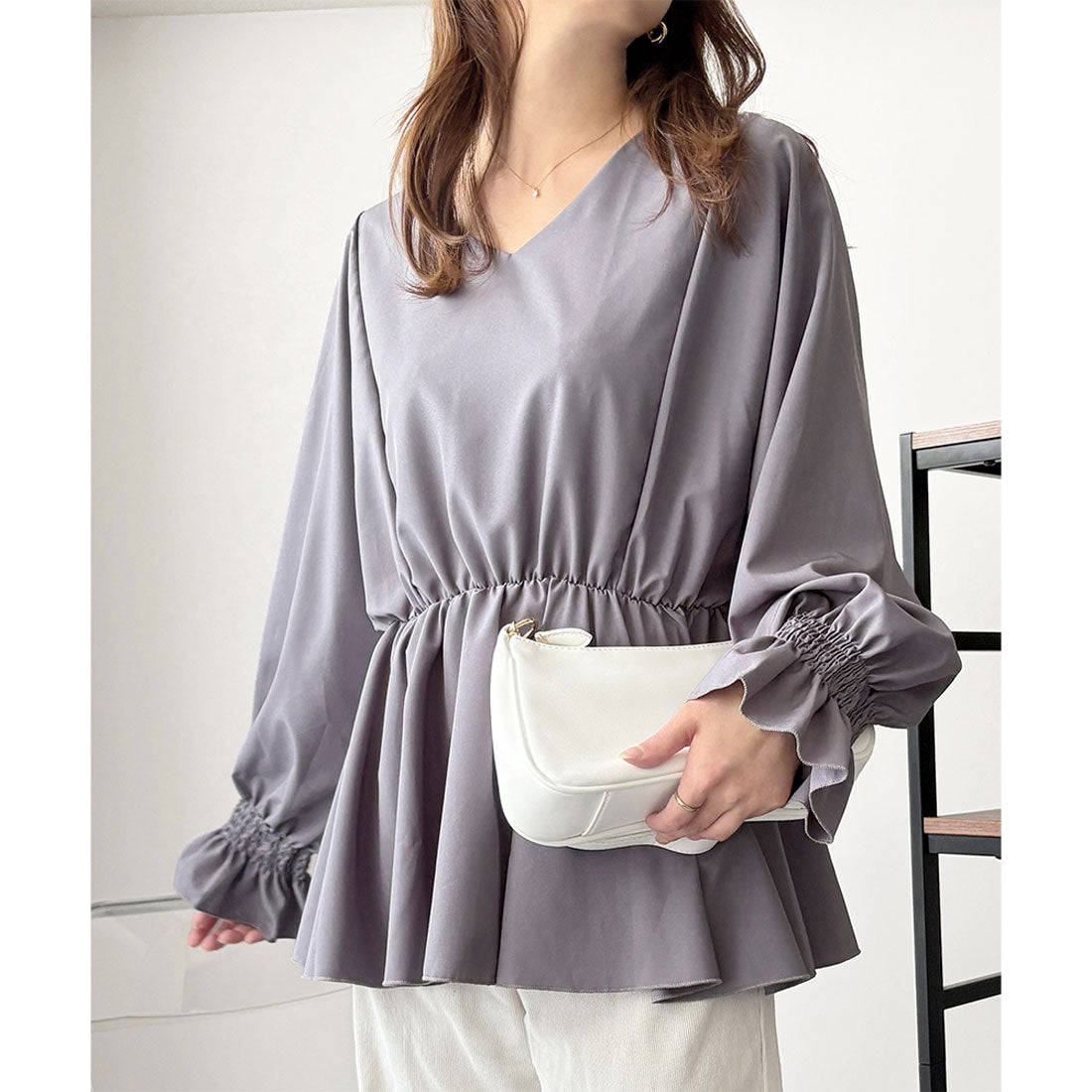 デューリリー Dewlily Vネックギャザーブラウス レディース 韓国 ギャザー 長袖 シャツ シンプル 大人 上品 カジュアル ゆったり 無地 春 夏 秋 トップス おしゃれ (ブラック) ブラック