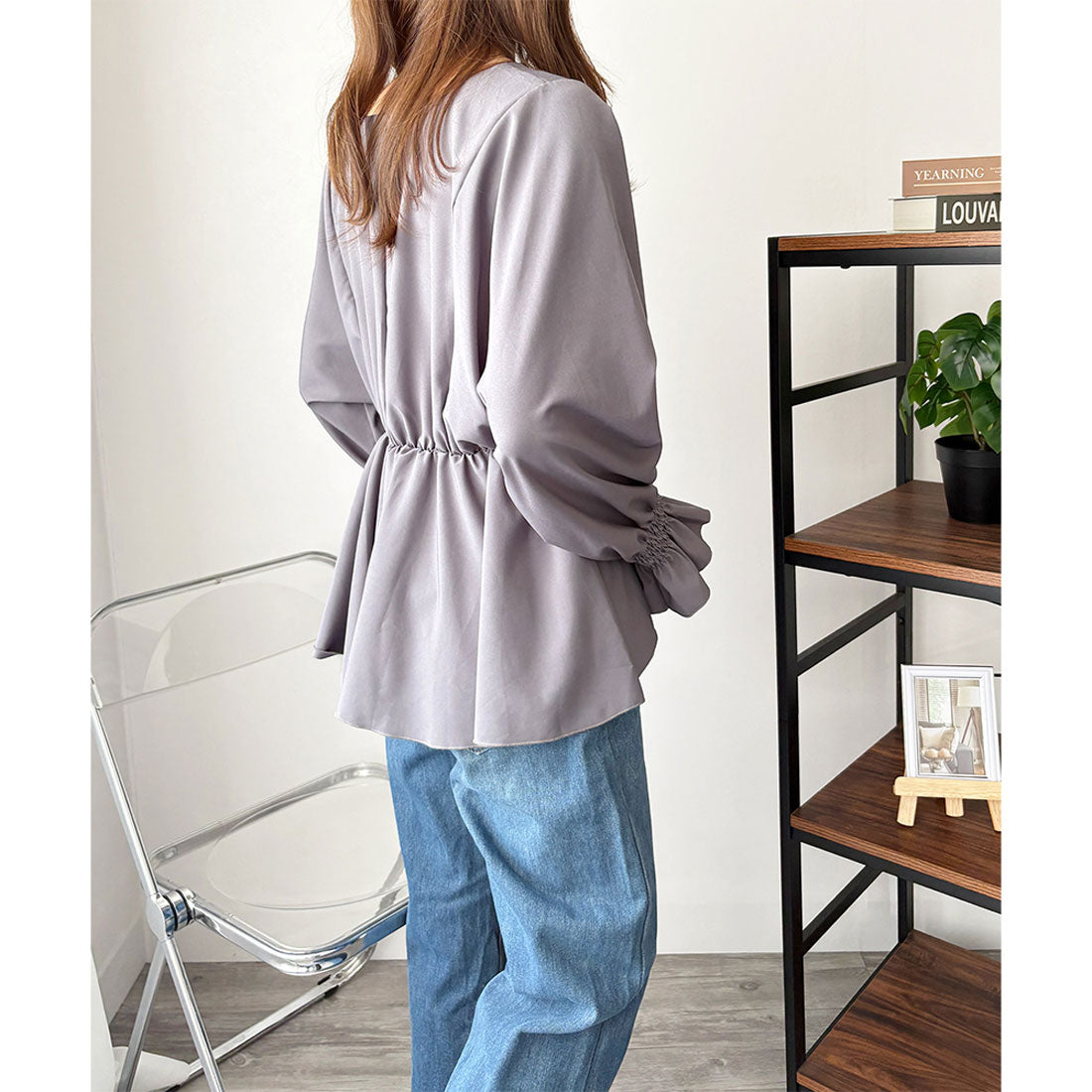 デューリリー Dewlily Vネックギャザーブラウス レディース 韓国 ギャザー 長袖 シャツ シンプル 大人 上品 カジュアル ゆったり 無地 春 夏 秋 トップス おしゃれ (ブラック) ブラック