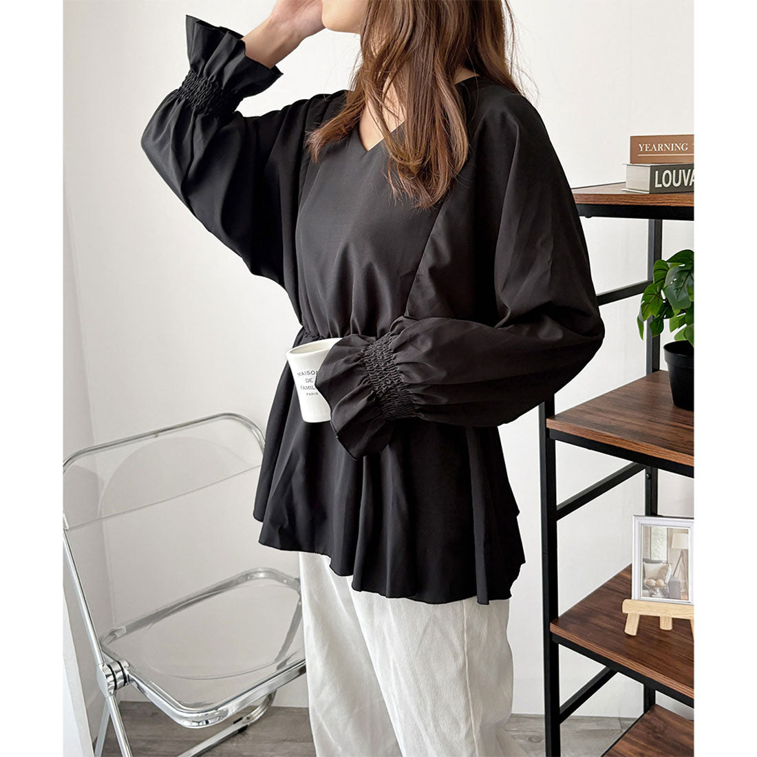 デューリリー Dewlily Vネックギャザーブラウス レディース 韓国 ギャザー 長袖 シャツ シンプル 大人 上品 カジュアル ゆったり 無地 春 夏 秋 トップス おしゃれ (ブラック) ブラック