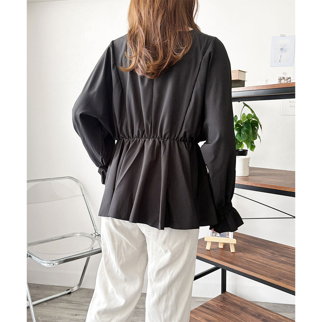 デューリリー Dewlily Vネックギャザーブラウス レディース 韓国 ギャザー 長袖 シャツ シンプル 大人 上品 カジュアル ゆったり 無地 春 夏 秋 トップス おしゃれ (ブラック) ブラック