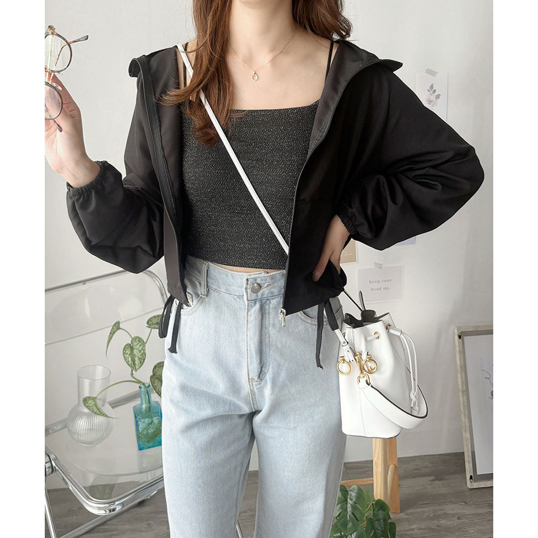 デューリリー Dewlily ショート丈ドロストブルゾン ライトアウター ジャケット ショート丈 韓国 ファッション レディース 春夏秋 着回し カバー 通勤 旅行 おしゃれ (ブラック) ブラック