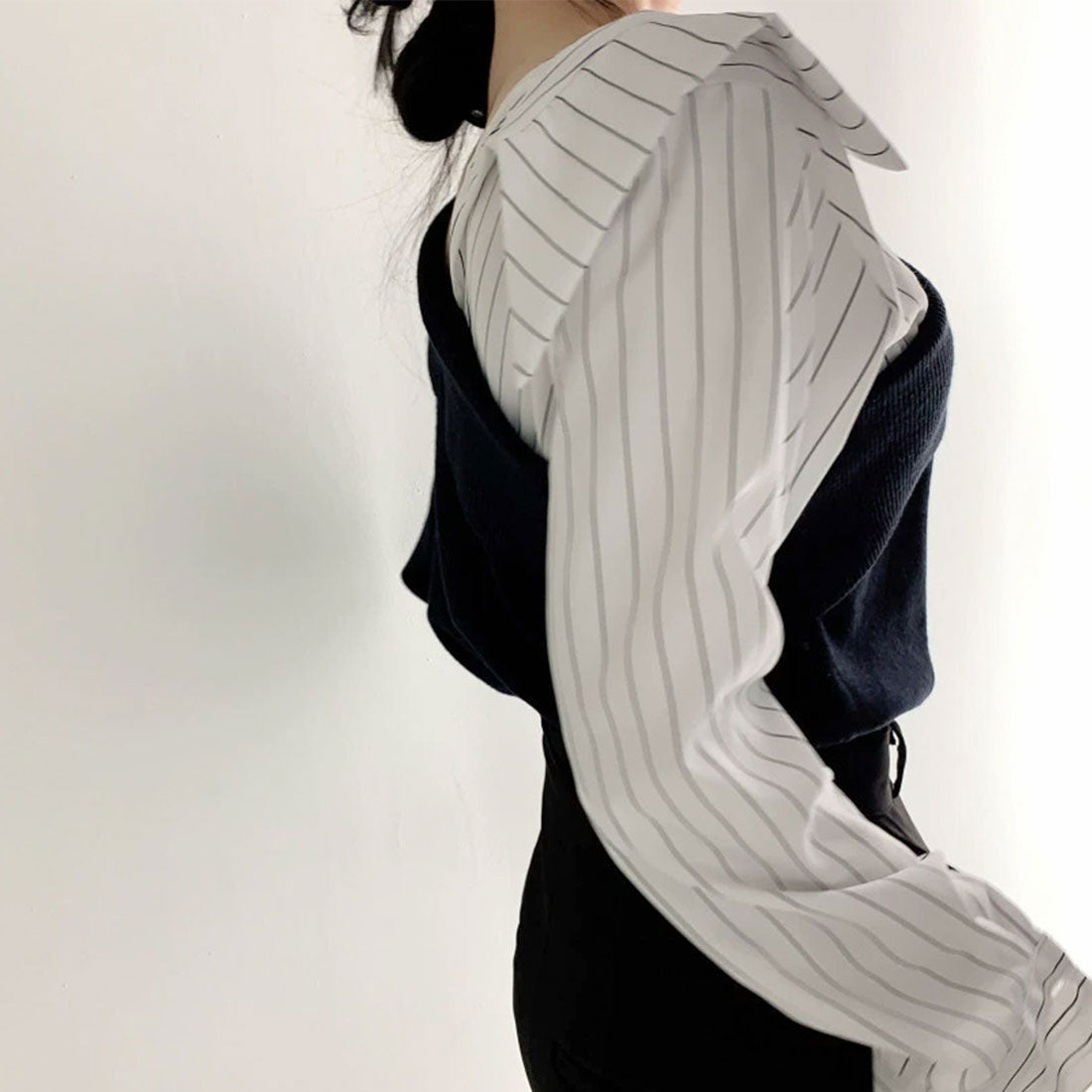 デューリリー Dewlily 切り替えアシンメトリートップス 秋 冬 韓国ファッション 10代 20代 30代 レディース 可愛い 大人カジュアル シンプル 個性的デザイン 異素材