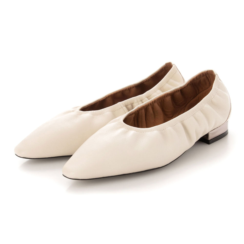 ダニエラアンドジェマ Daniella & GEMMA ポインテッドギャザーパンプス,ホワイト