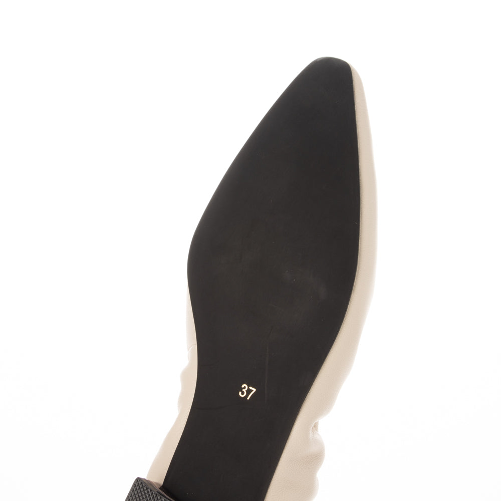 ダニエラアンドジェマ Daniella & GEMMA ポインテッドギャザーパンプス