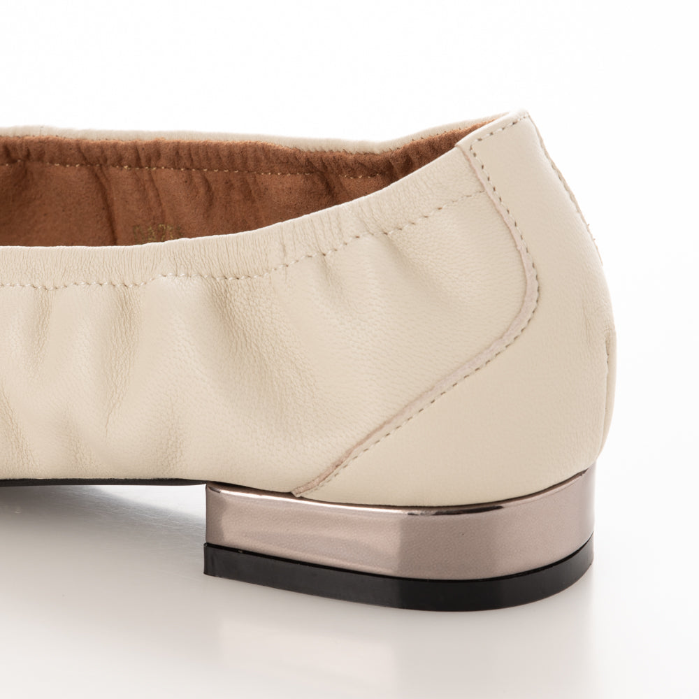 ダニエラアンドジェマ Daniella & GEMMA ポインテッドギャザーパンプス