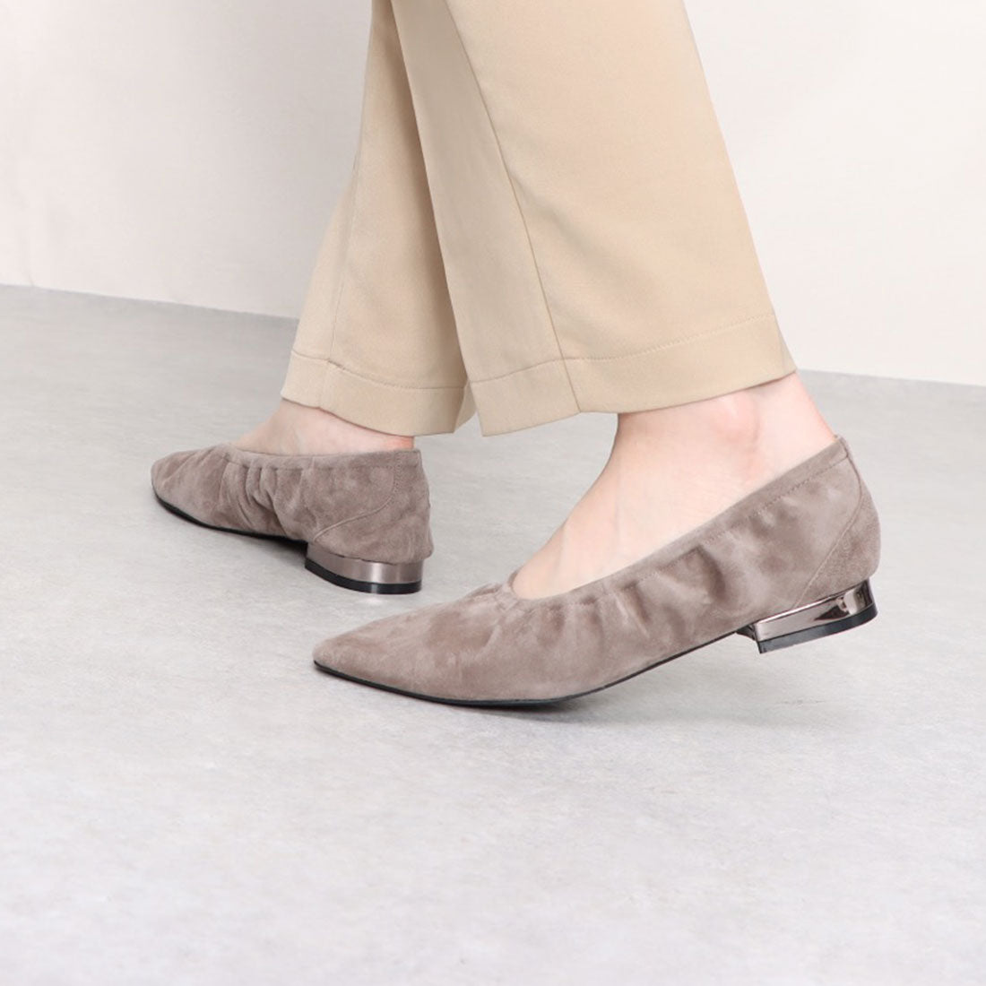 ダニエラアンドジェマ Daniella & GEMMA ポインテッドギャザーパンプス