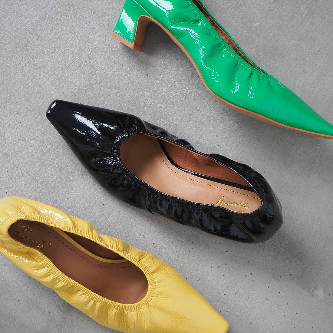 ダニエラアンドジェマ Daniella & GEMMA ポインテッドエナメルギャザーパンプス