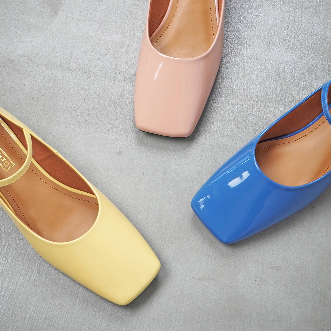 ダニエラアンドジェマ Daniella & GEMMA スクエアトゥエナメルストラップパンプス (イエローエナメル) イエローエナメル