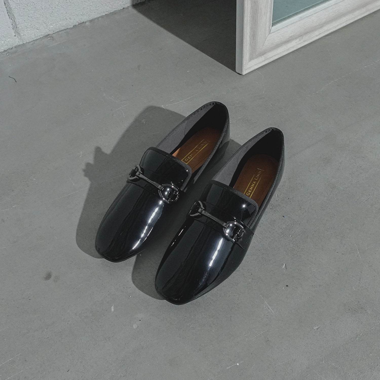 ダニエラアンドジェマ Daniella & GEMMA 【レイン対応】ビットエナメルローファー