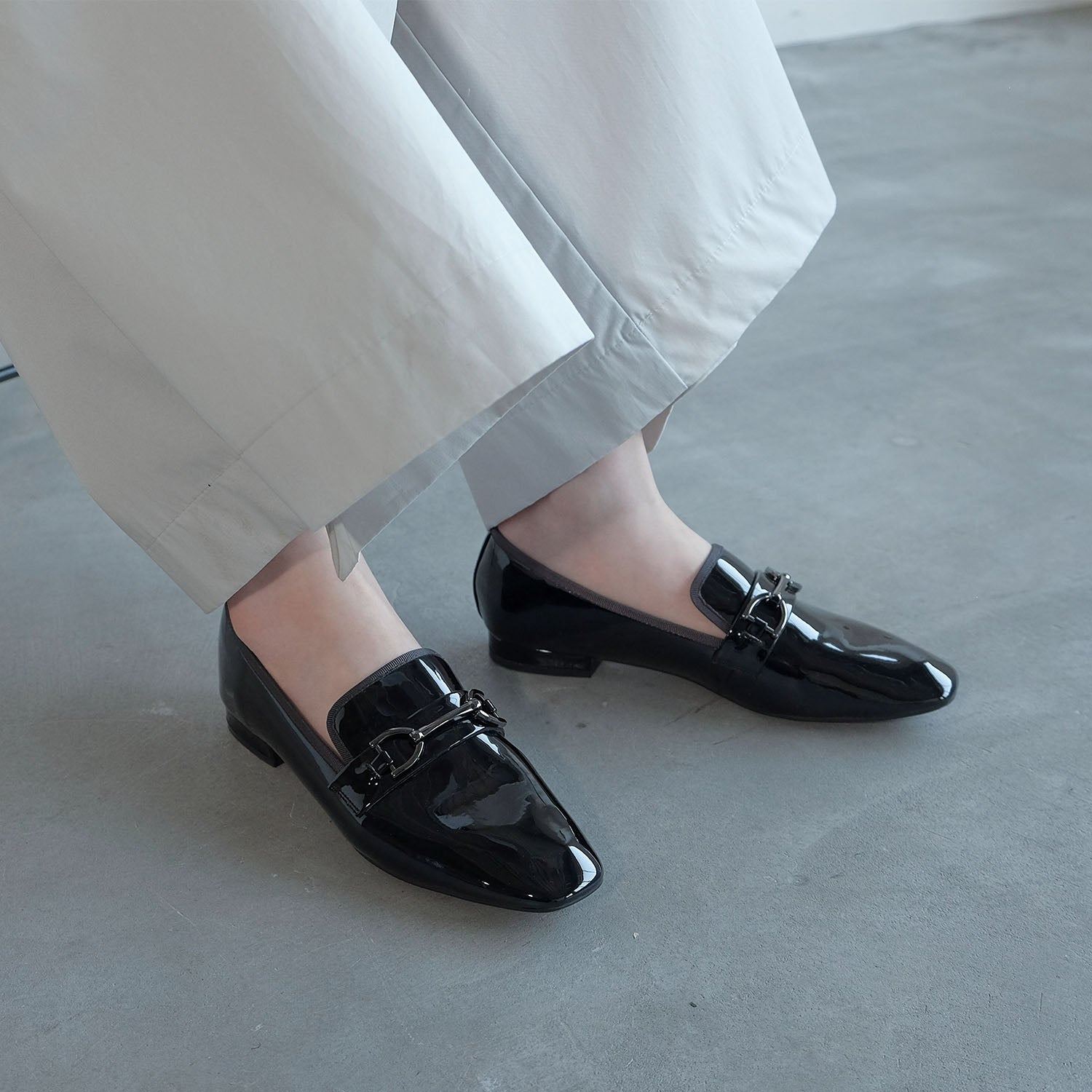 ダニエラアンドジェマ Daniella & GEMMA 【レイン対応】ビットエナメルローファー