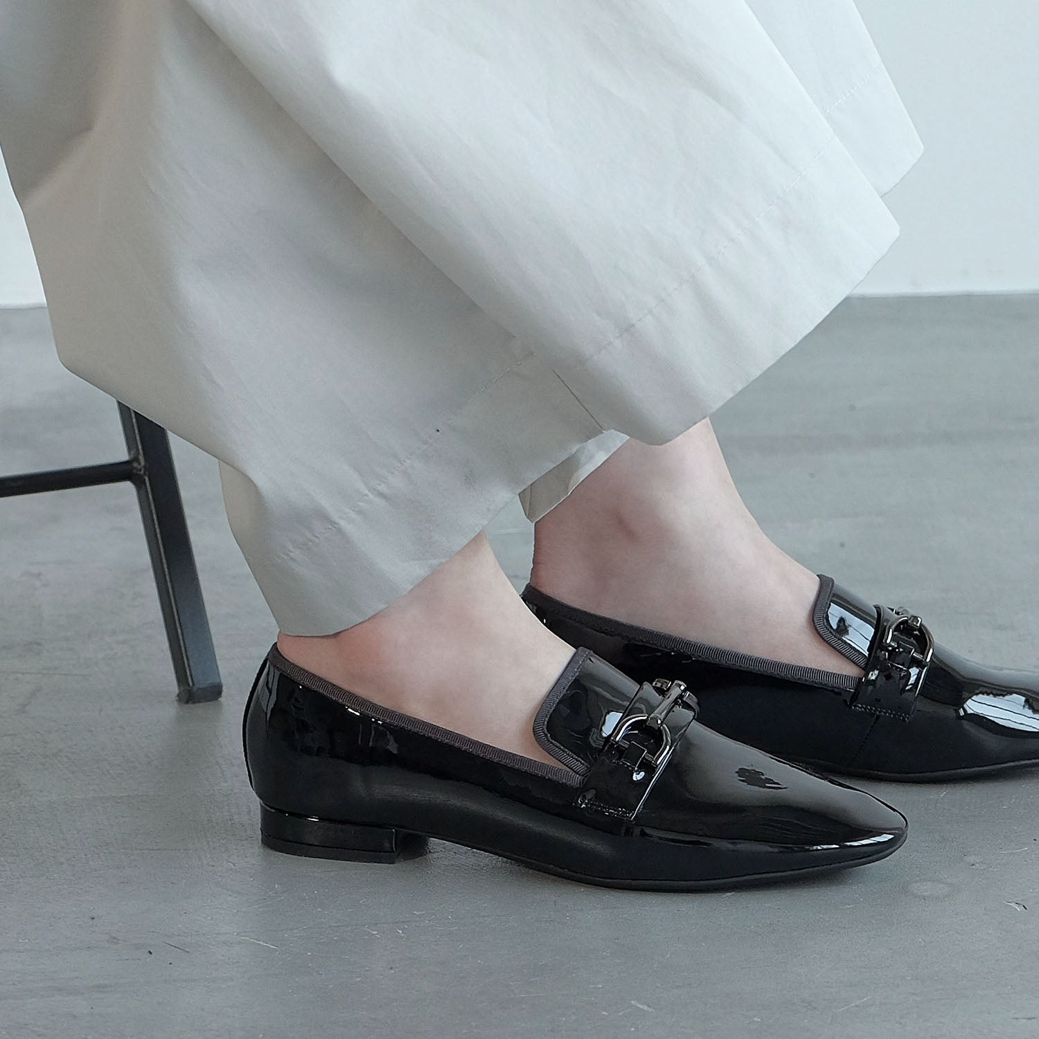 ダニエラアンドジェマ Daniella & GEMMA 【レイン対応】ビットエナメルローファー