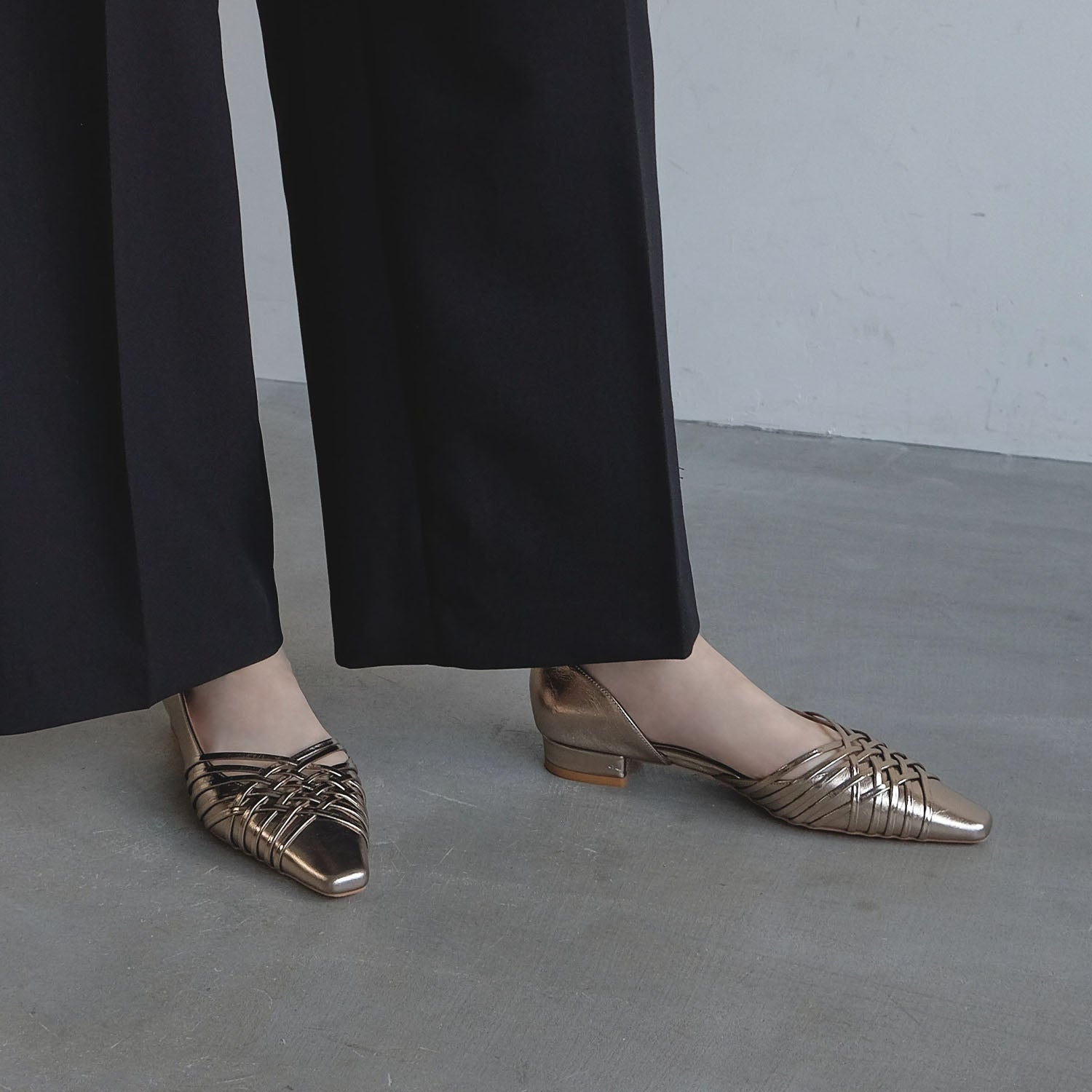 ダニエラアンドジェマ Daniella & GEMMA メタリックセパレートフラットパンプス