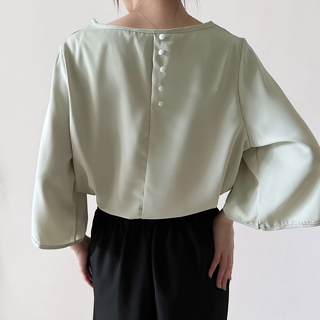 ドゥー ベル Doux Belle 袖フレア ブラウス シャツ (ブラック) ブラック