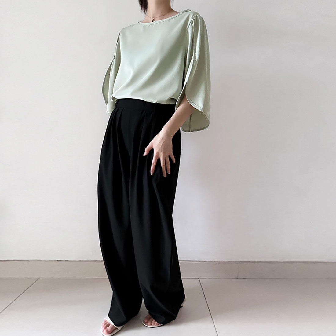 ドゥー ベル Doux Belle 袖フレア ブラウス シャツ (ブラック) ブラック