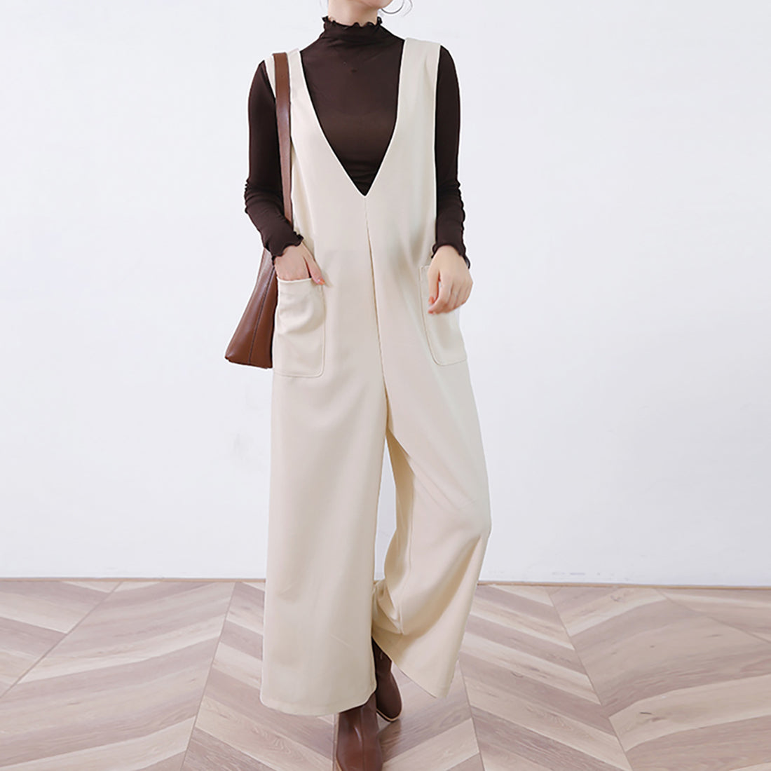 ドゥー ベル Doux Belle 秋新作 オールインワン レディース サロペット マキシ丈 ロング丈 ゆったり 体型カバー vネック (ベージュ) ベージュ