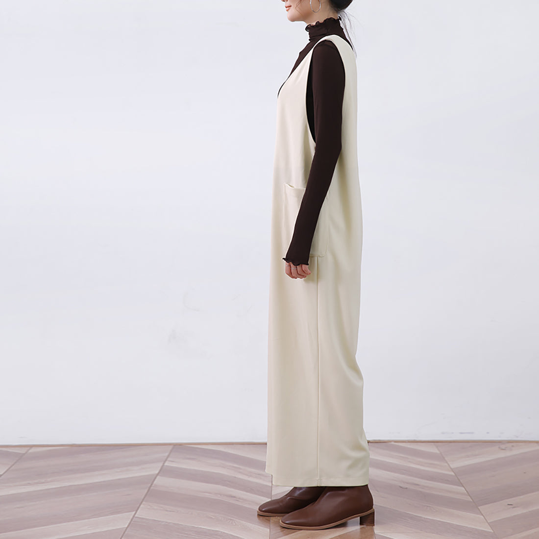 ドゥー ベル Doux Belle 秋新作 オールインワン レディース サロペット マキシ丈 ロング丈 ゆったり 体型カバー vネック (ベージュ) ベージュ