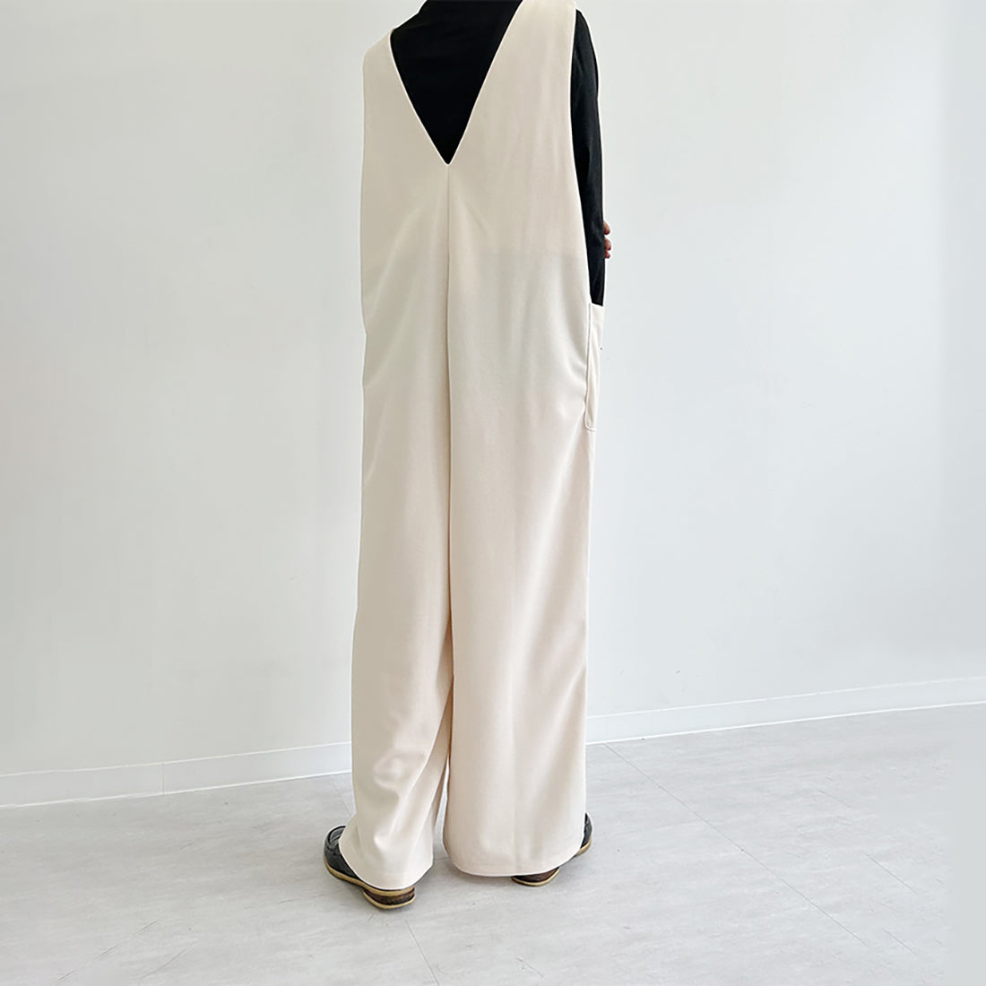 ドゥー ベル Doux Belle 秋新作 オールインワン レディース サロペット マキシ丈 ロング丈 ゆったり 体型カバー vネック (ベージュ) ベージュ