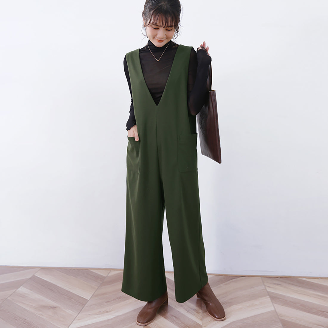 ドゥー ベル Doux Belle 秋新作 オールインワン レディース サロペット マキシ丈 ロング丈 ゆったり 体型カバー vネック (ベージュ) ベージュ