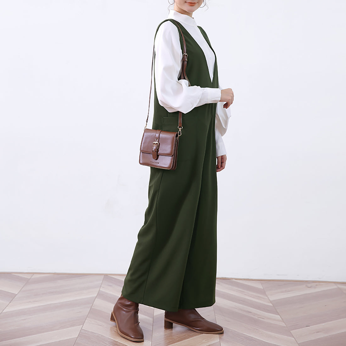 ドゥー ベル Doux Belle 秋新作 オールインワン レディース サロペット マキシ丈 ロング丈 ゆったり 体型カバー vネック (ベージュ) ベージュ