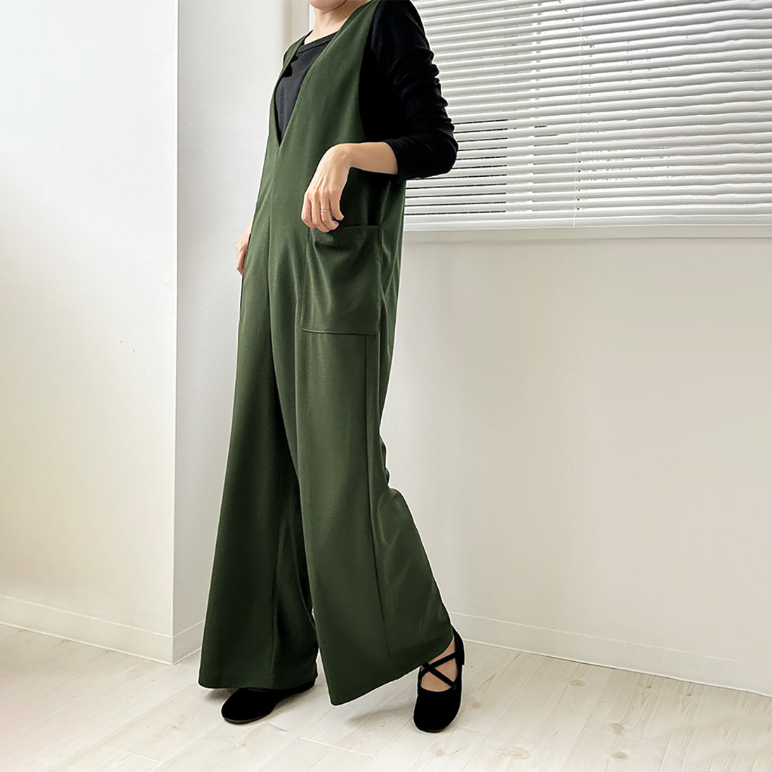 ドゥー ベル Doux Belle 秋新作 オールインワン レディース サロペット マキシ丈 ロング丈 ゆったり 体型カバー vネック (ベージュ) ベージュ