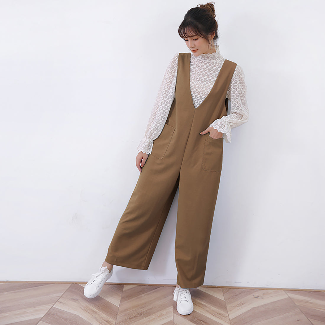 ドゥー ベル Doux Belle 秋新作 オールインワン レディース サロペット マキシ丈 ロング丈 ゆったり 体型カバー vネック (ベージュ) ベージュ