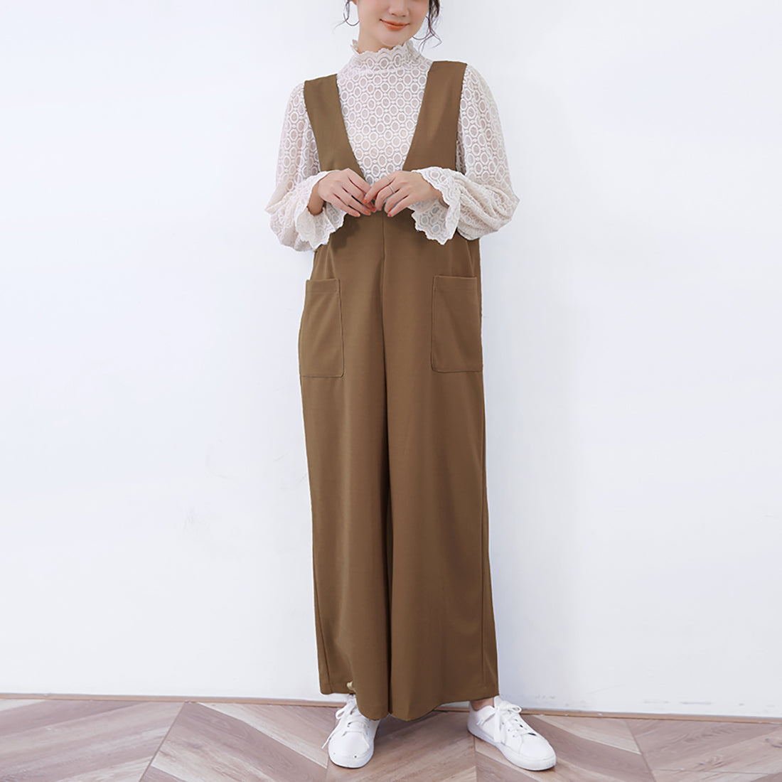 ドゥー ベル Doux Belle 秋新作 オールインワン レディース サロペット マキシ丈 ロング丈 ゆったり 体型カバー vネック (ベージュ) ベージュ