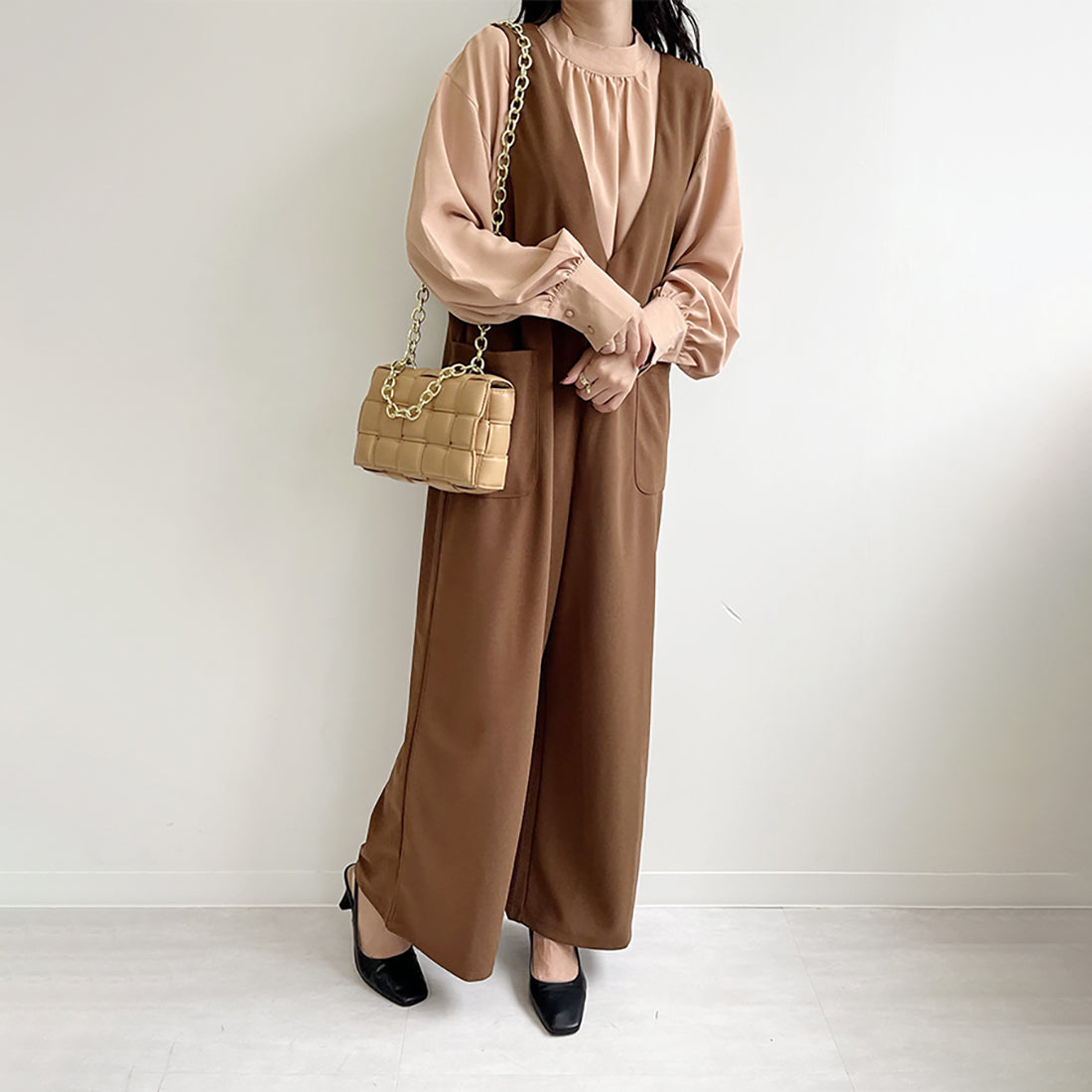 ドゥー ベル Doux Belle 秋新作 オールインワン レディース サロペット マキシ丈 ロング丈 ゆったり 体型カバー vネック (ベージュ) ベージュ