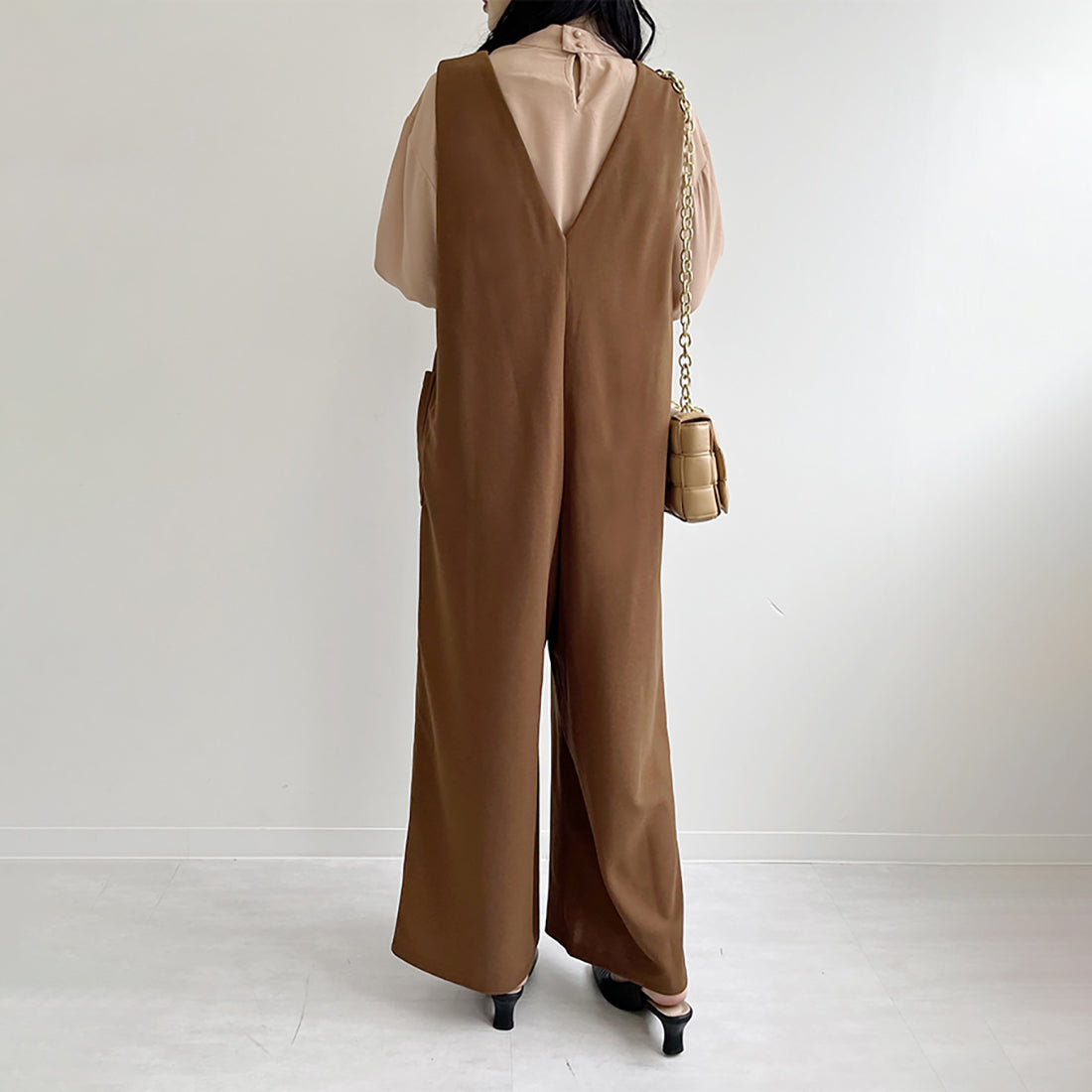 ドゥー ベル Doux Belle 秋新作 オールインワン レディース サロペット マキシ丈 ロング丈 ゆったり 体型カバー vネック (ベージュ) ベージュ