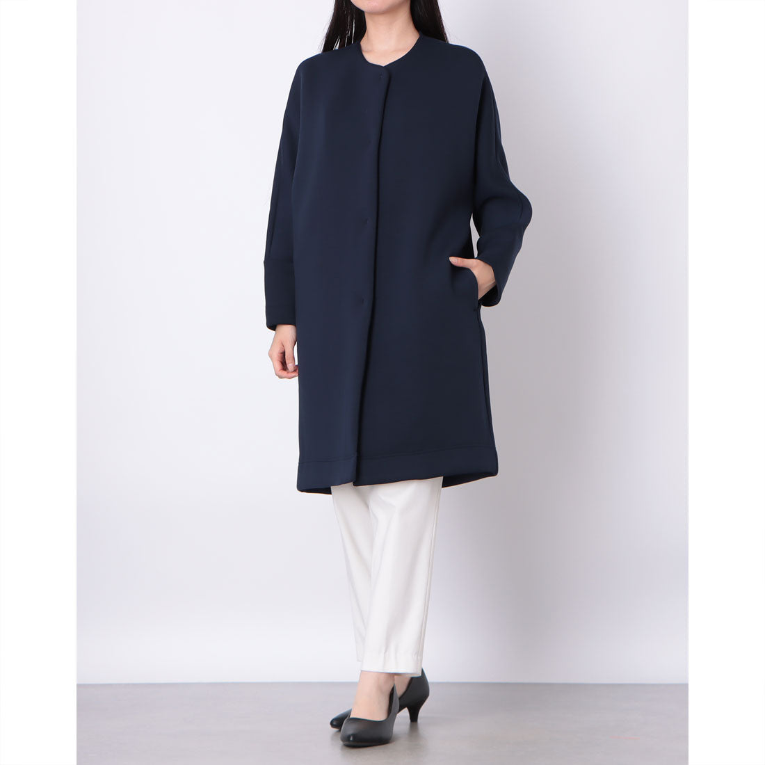 ドゥクラッセ DoCLASSE エアーライトフォルム・ノーカラーコート (ミッドナイトブルー) ミッドナイトブルー