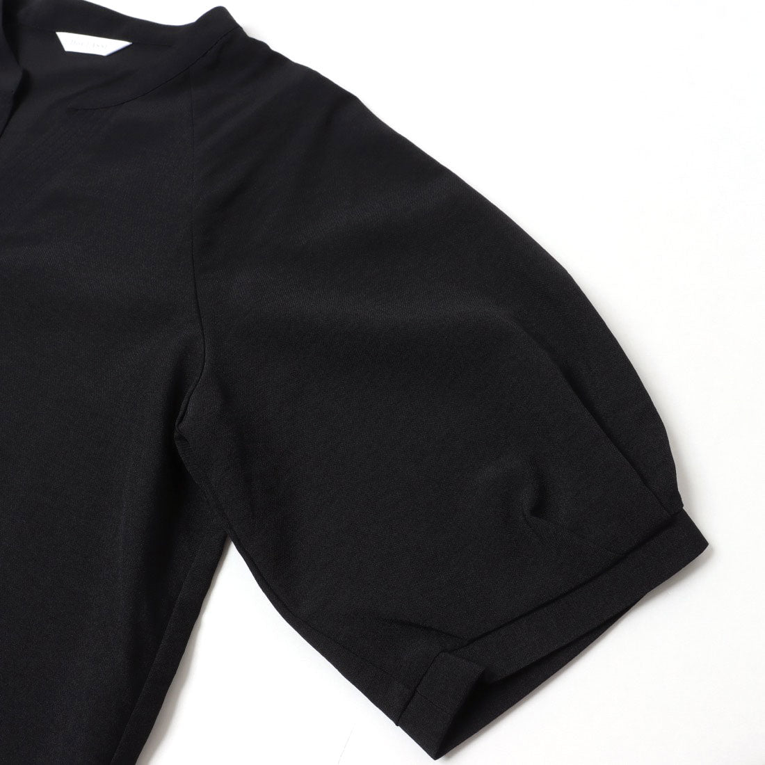 ドゥクラッセ DoCLASSE リネンタッチ・パフ袖サックワンピース (ブラック) ブラック