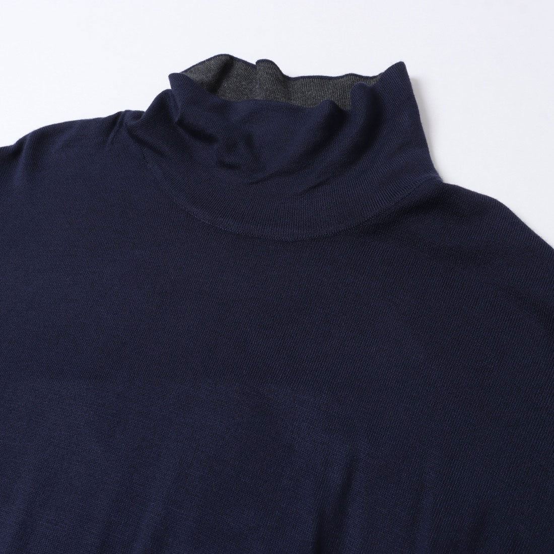 ドゥクラッセ DoCLASSE なめらかヤーン・ハイネック配色ニット (ミッドナイトブルー) ミッドナイトブルー