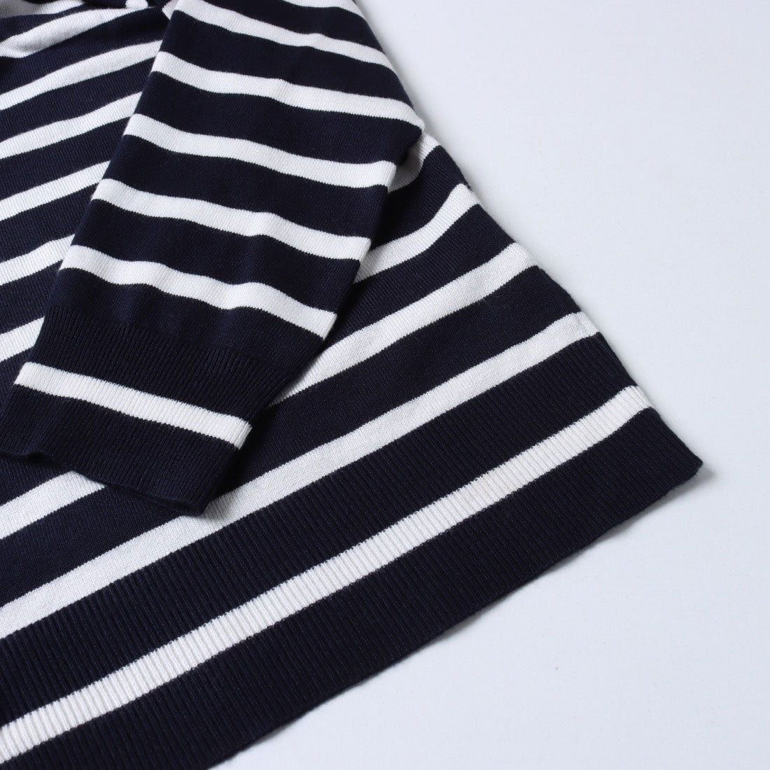 ドゥクラッセ DoCLASSE シルクフィール・ハイネック&カーディガン (ネイビー×ホワイト) ネイビー×ホワイト