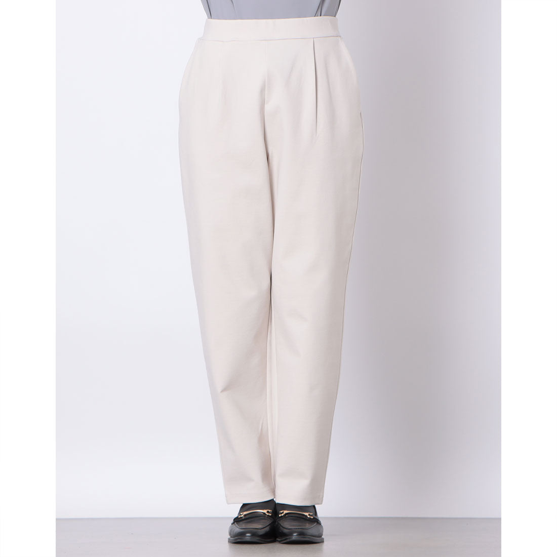 ドゥクラッセ DoCLASSE イージーポンチ・タックテーパード (ライトベージュ) ライトベージュ