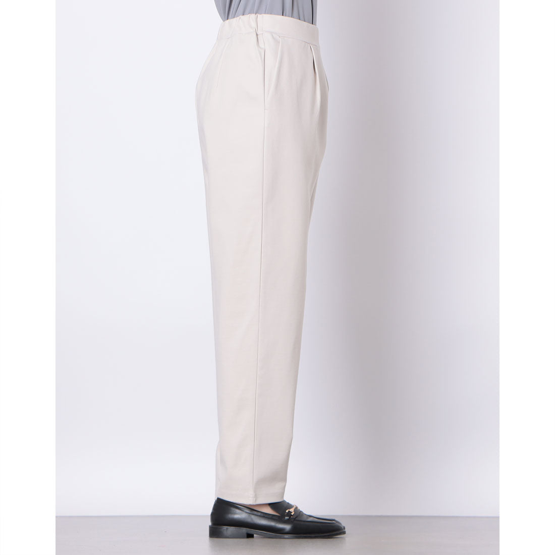 ドゥクラッセ DoCLASSE イージーポンチ・タックテーパード (ライトベージュ) ライトベージュ