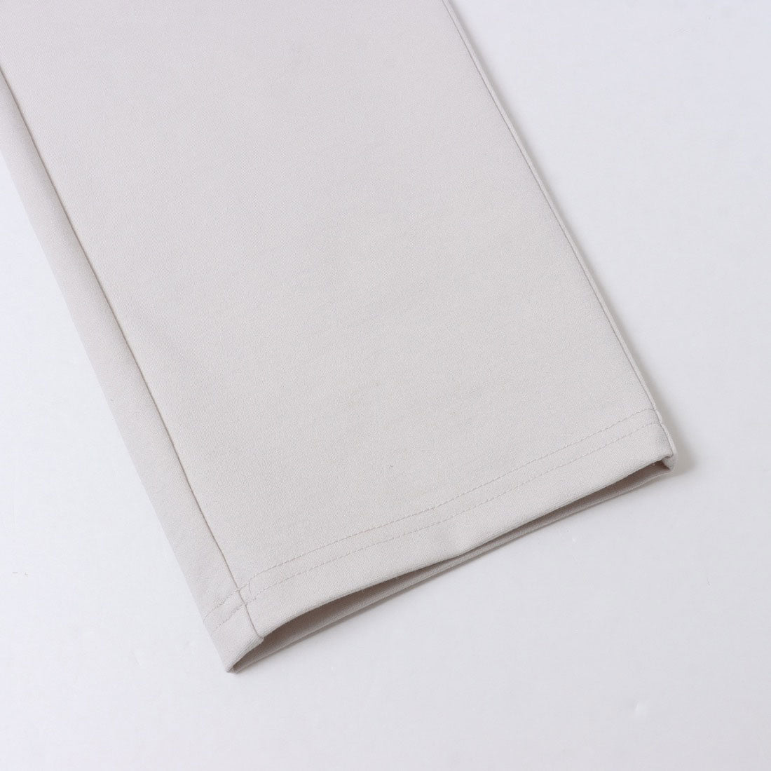 ドゥクラッセ DoCLASSE イージーポンチ・タックテーパード (ライトベージュ) ライトベージュ