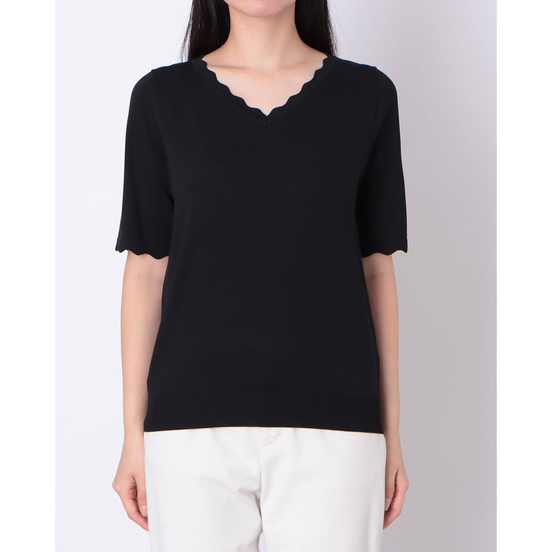 ドゥクラッセ DoCLASSE UVニット・スカラップVネック (ブラック) ブラック