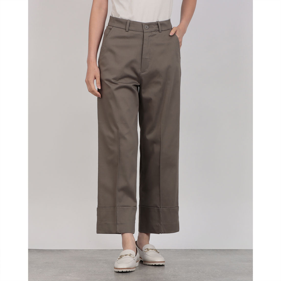 ドゥクラッセ DoCLASSE 裾切替・クロップドワイドチノ (カーキ) カーキ