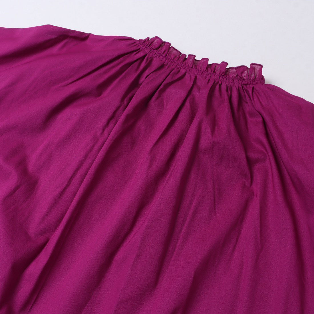 ドゥクラッセ DoCLASSE コットンローン・スモッキングブラウス/半袖 (パープル) パープル