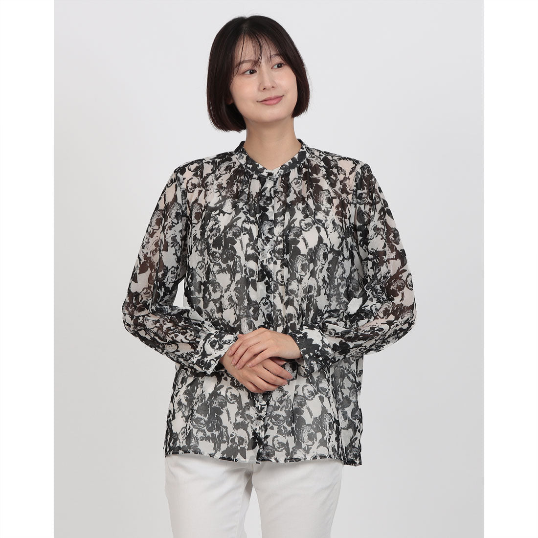 ドゥクラッセ DoCLASSE シフォンジョーゼット・総柄ブラウス (オフホワイト) オフホワイト