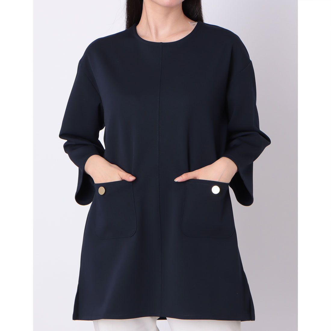 ドゥクラッセ DoCLASSE ストレッチツイル・ポケット付きチュニック (ミッドナイトブルー) ミッドナイトブルー