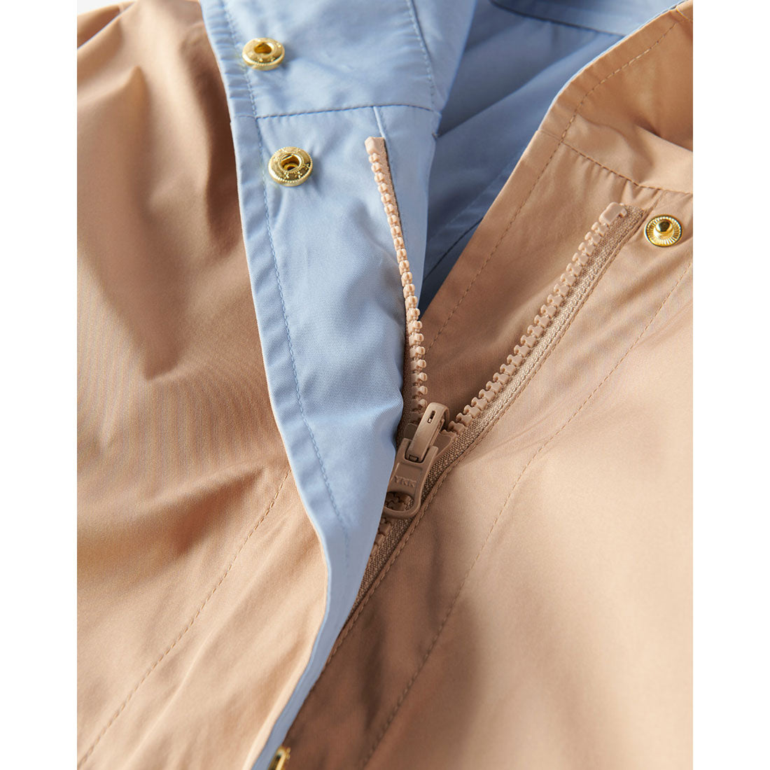 ドゥクラッセ DoCLASSE 二重織リバーシブル・パーカー