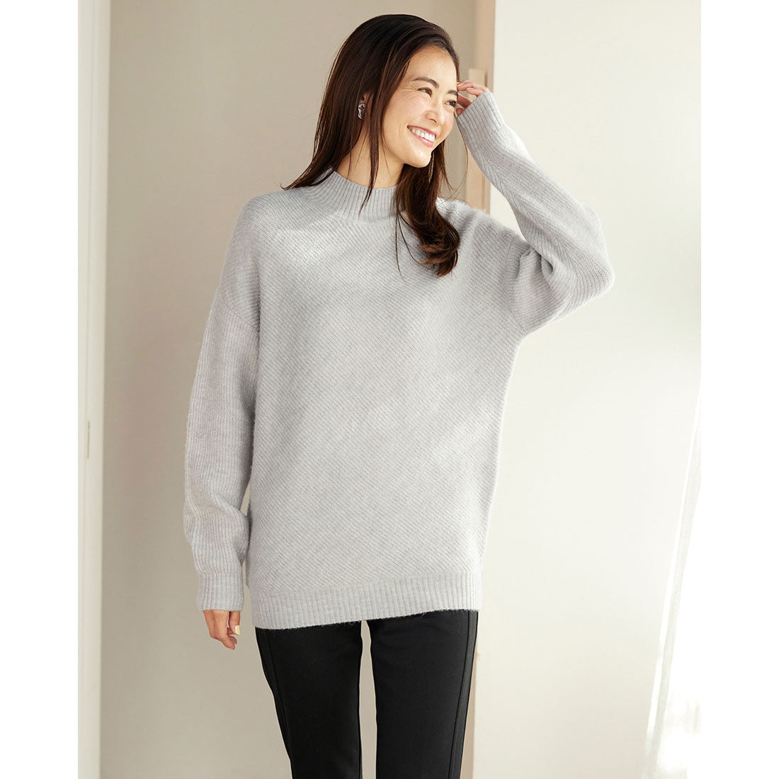 ドゥクラッセ DoCLASSE フラッフィーニット・バイアスハイネック