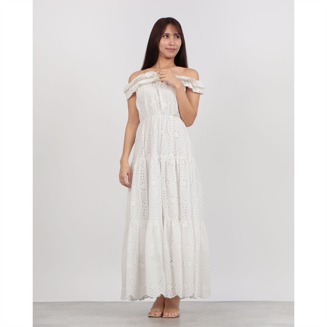 デニーローズ DENNY ROSE オフショルフリルコットンレースティアードマキシワンピース (WHITE) WHITE