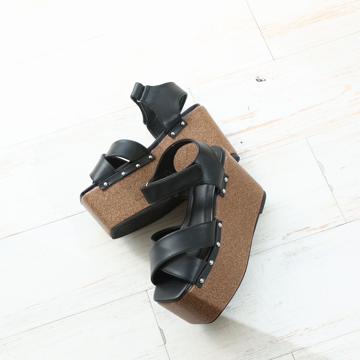 デメテル DEMETER 厚底ソール☆スタッズデザインのスクエアトゥクロスベルトウェッジサンダル