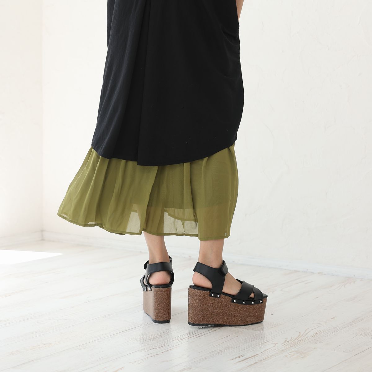 デメテル DEMETER 厚底ソール☆スタッズデザインのスクエアトゥクロスベルトウェッジサンダル