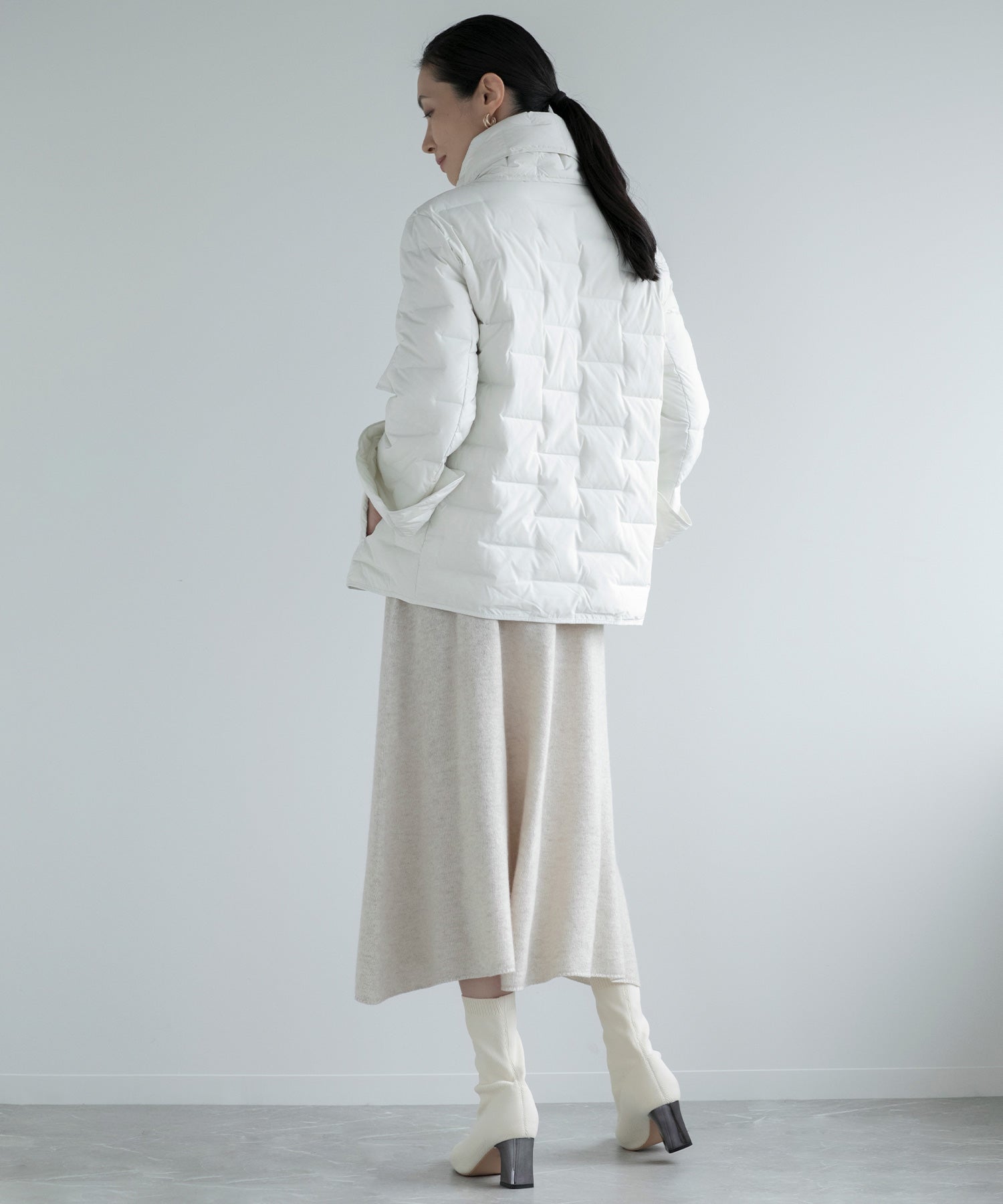 ディケイドクラシック DECADE CLASSIC 【DECADE CLASSIC】マフラーダウンジャケット (ホワイト) ホワイト