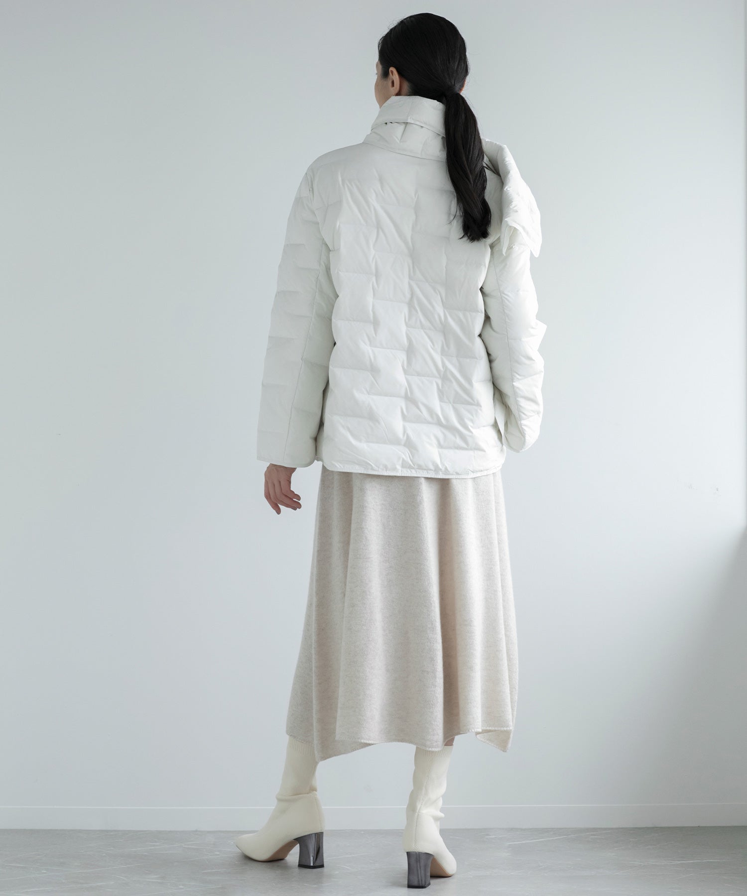 ディケイドクラシック DECADE CLASSIC 【DECADE CLASSIC】マフラーダウンジャケット (ホワイト) ホワイト